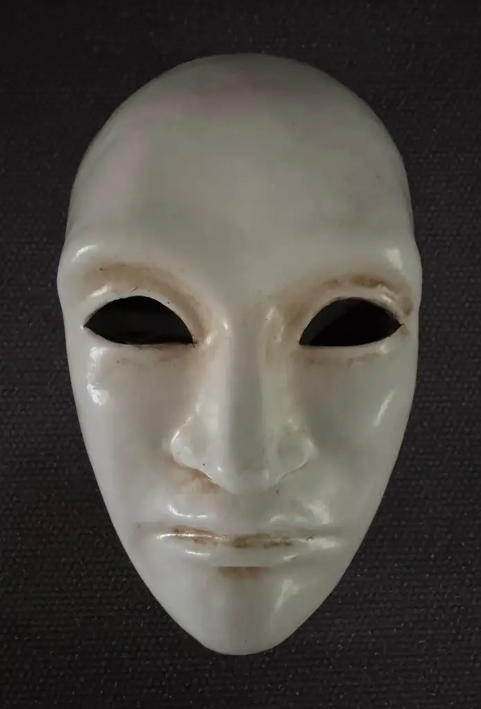 MASQUE CHANVRE NOIR fabriqué à la main à venise (sur commande)